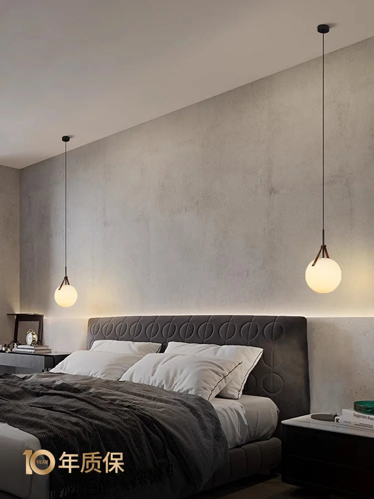 suspension boule de verre en cuir de luxe moderne - vue 3 sur 7