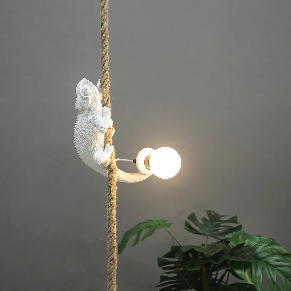 lustre animalier en résine suspension rétro pour café - vue 9 sur 10