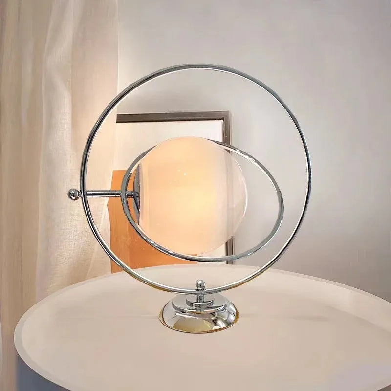 lampe à poser scandinave en chrome avec boule en verre - vue 2 sur 7