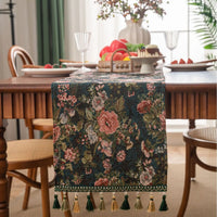 Chemin de table jacquard vert floral pompons campagne
