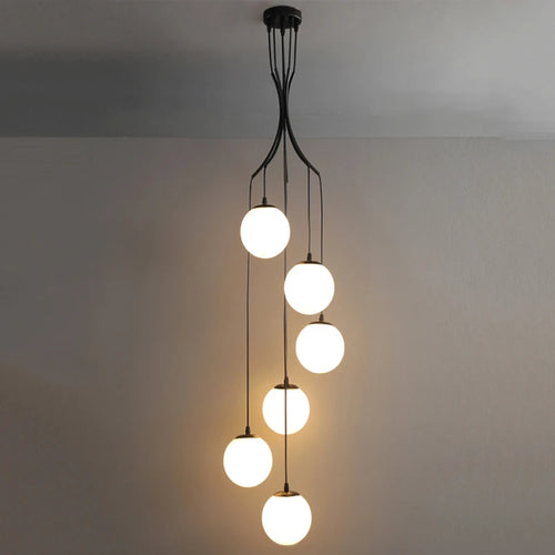 lustre nordique avec lampes de boule en verre laiteux suspendues - vue 3 sur 13