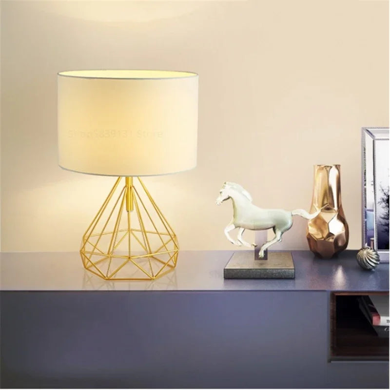 lampe à poser géométrique rétro nordique pour décoration créative - vue 1 sur 10