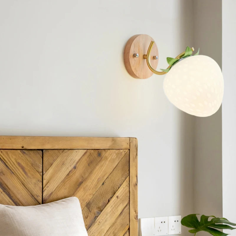 applique murale fraise en verre lampe créative pour bébé et enfant - vue 4 sur 9
