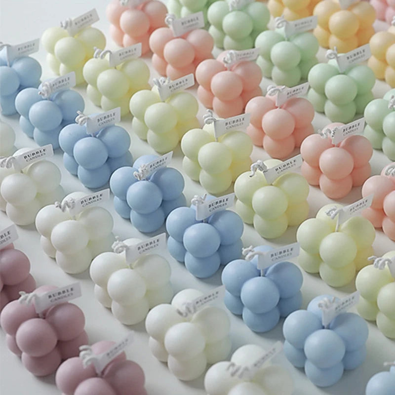 petite bougie cube parfumée en cire de soja fait main - vue 2 sur 17