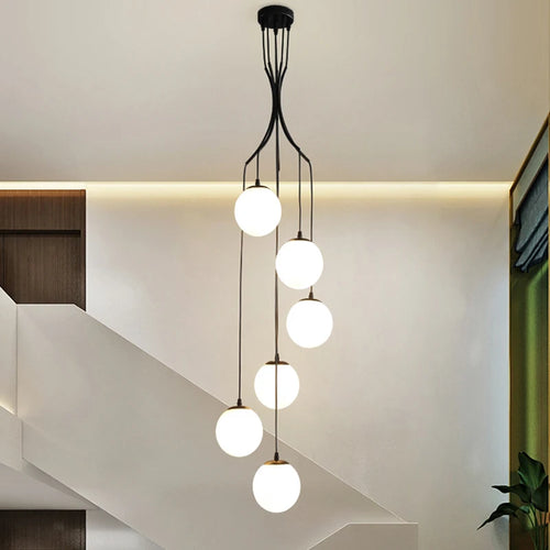 lustre nordique avec lampes de boule en verre laiteux suspendues - vue 2 sur 13