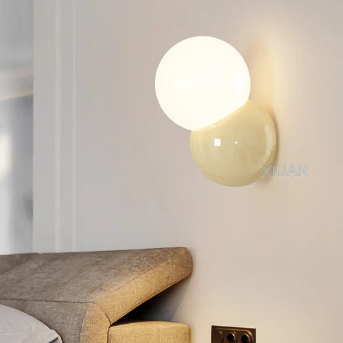 Applique murale boule ronde nordique pour éclairage de chambre à coucher crème blanc jaune lampe de chevet salon allée couloir hôtel escalier - vue 2 sur 9