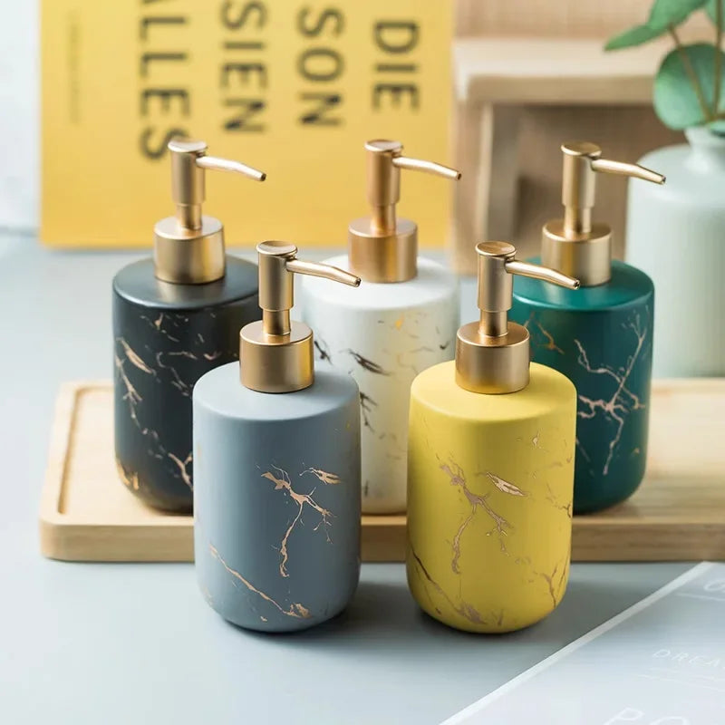 bouteilles en céramique pour savon shampooing et gel douche - vue 2 sur 14
