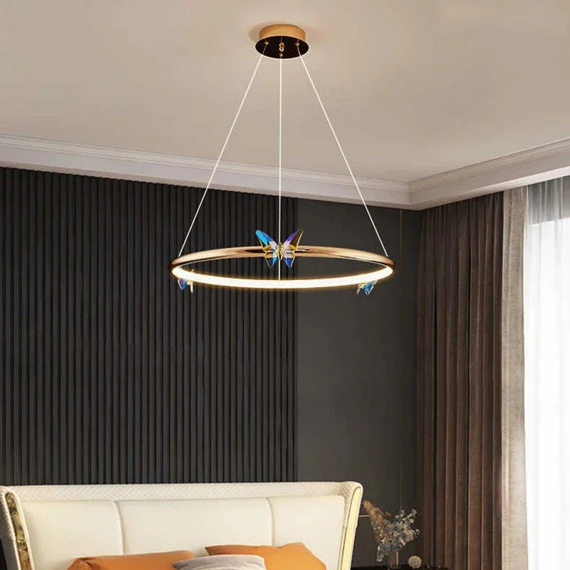 lustre moderne en forme de papillon avec anneau doré décoratif - vue 5 sur 12