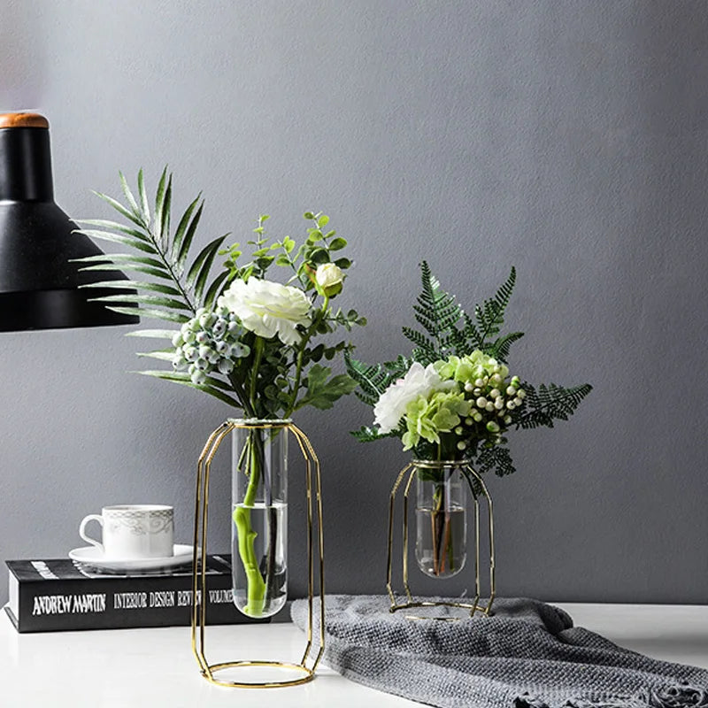 vase géométrique en métal forgé pour décoration moderne - vue 6 sur 8