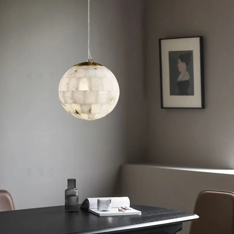 lustre sphérique suspendu en marbre naturel de luxe - vue 4 sur 6