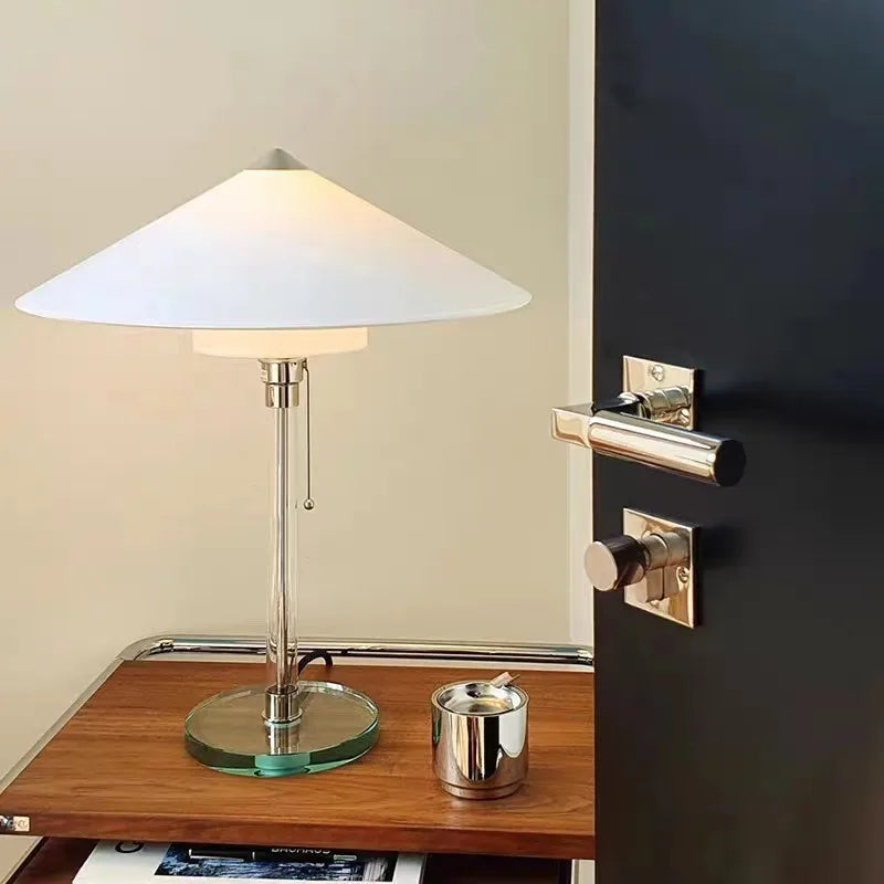 lampe à poser design simple en verre et tissu pour lecture - vue 3 sur 8