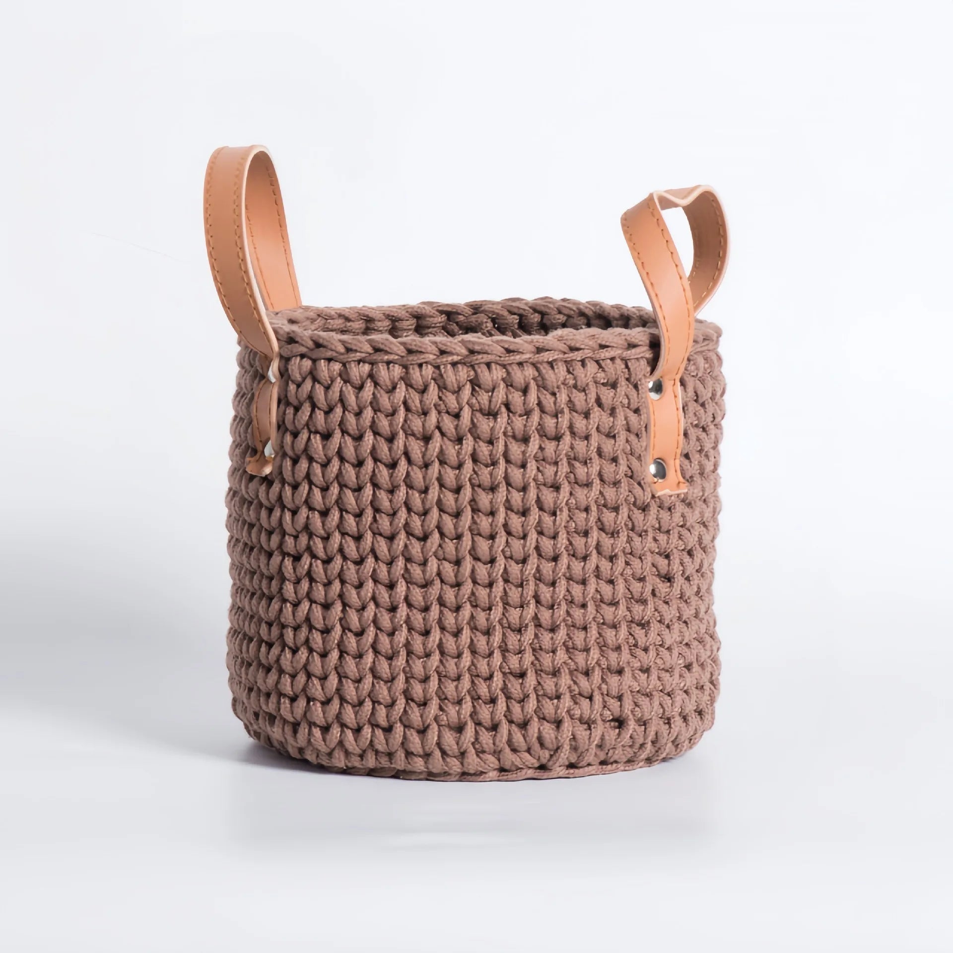 panier de rangement tricoté à la main en coton avec poignée en cuir - vue 12 sur 16