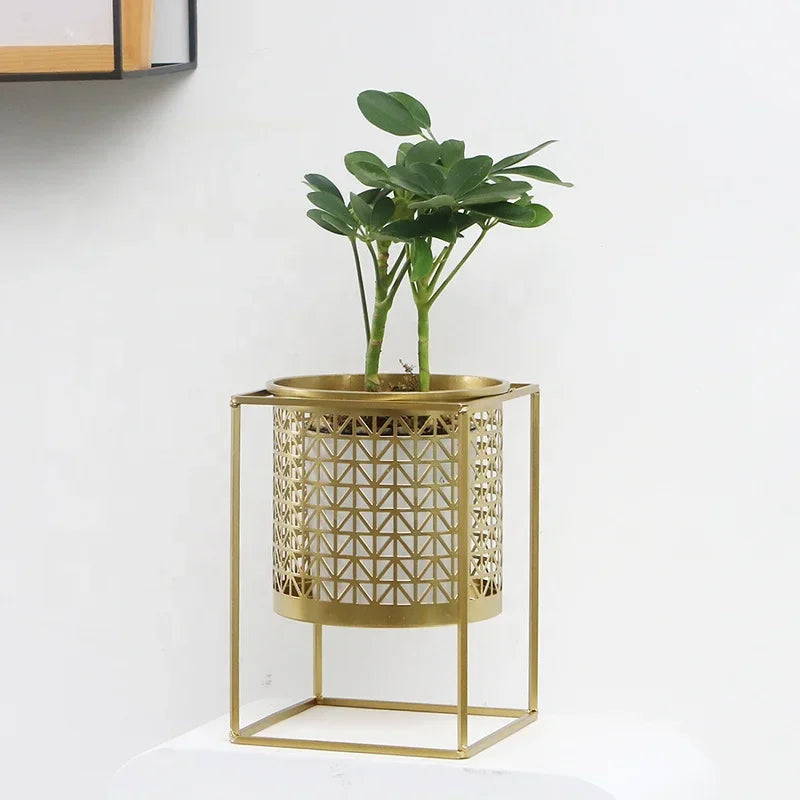 pots de fleurs carrés en métal doré avec support en fer - vue 3 sur 7