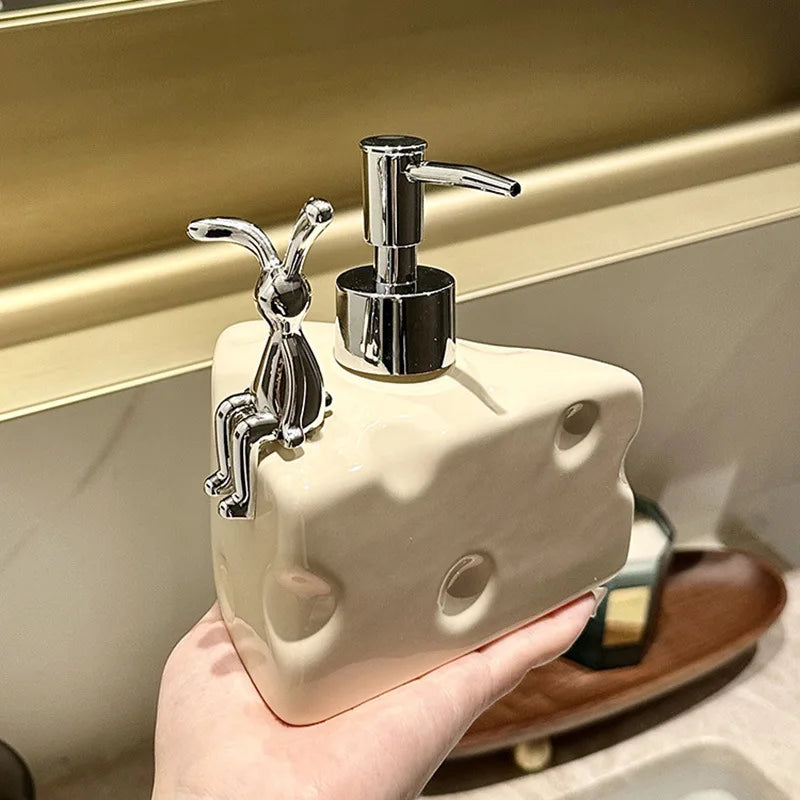distributeur de savon créatif en céramique pour salle de bain - vue 4 sur 5