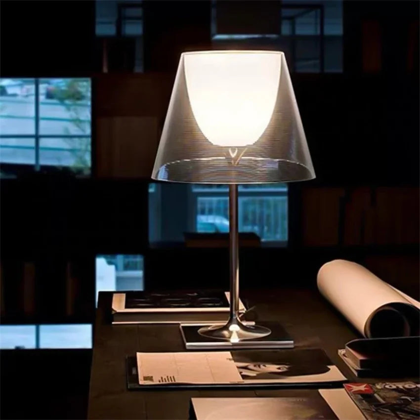 lampe à poser moderne en acrylique au design italien élégant - vue 2 sur 9