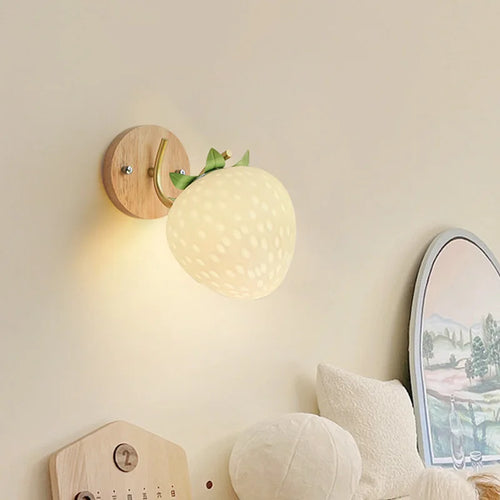 applique murale fraise en verre lampe créative pour bébé et enfant - vue 2 sur 9