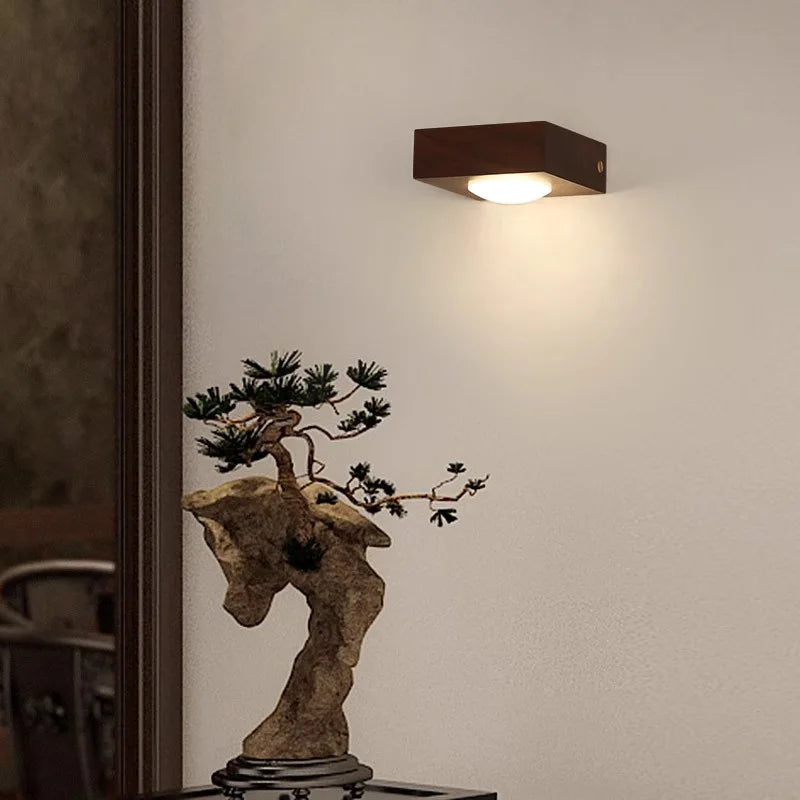 Walnut Wood Wall Light, Wabi-sabi Modern style, Wall Sconce lighting for Bedroom, Bedside, Living, Dining Room, Showcase - vue 3 sur 7