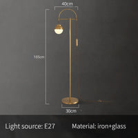 lampadaire rétro doré design nordique pour intérieur élégant