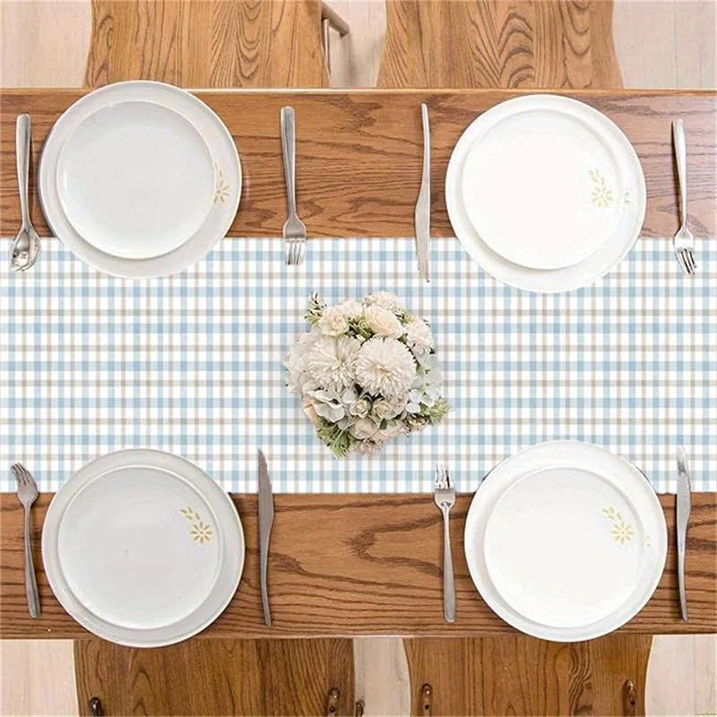 Chemin de table en lin motif carreaux maison - vue 4 sur 6