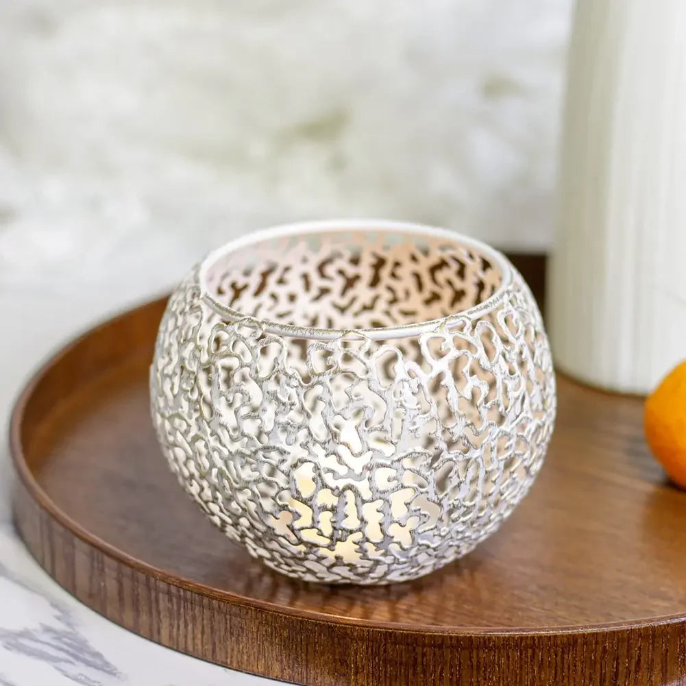bougeoirs en métal doré au design complexe pour décoration élégante - vue 10 sur 11