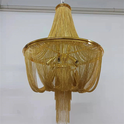 lustre moderne à pampilles en aluminium doré avec chaîne décorative - vue 4 sur 12
