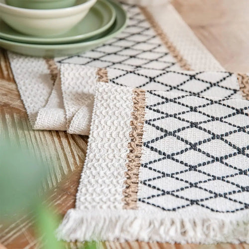 Chemin de table bohème coton lin géométrique pompons - vue 7 sur 7
