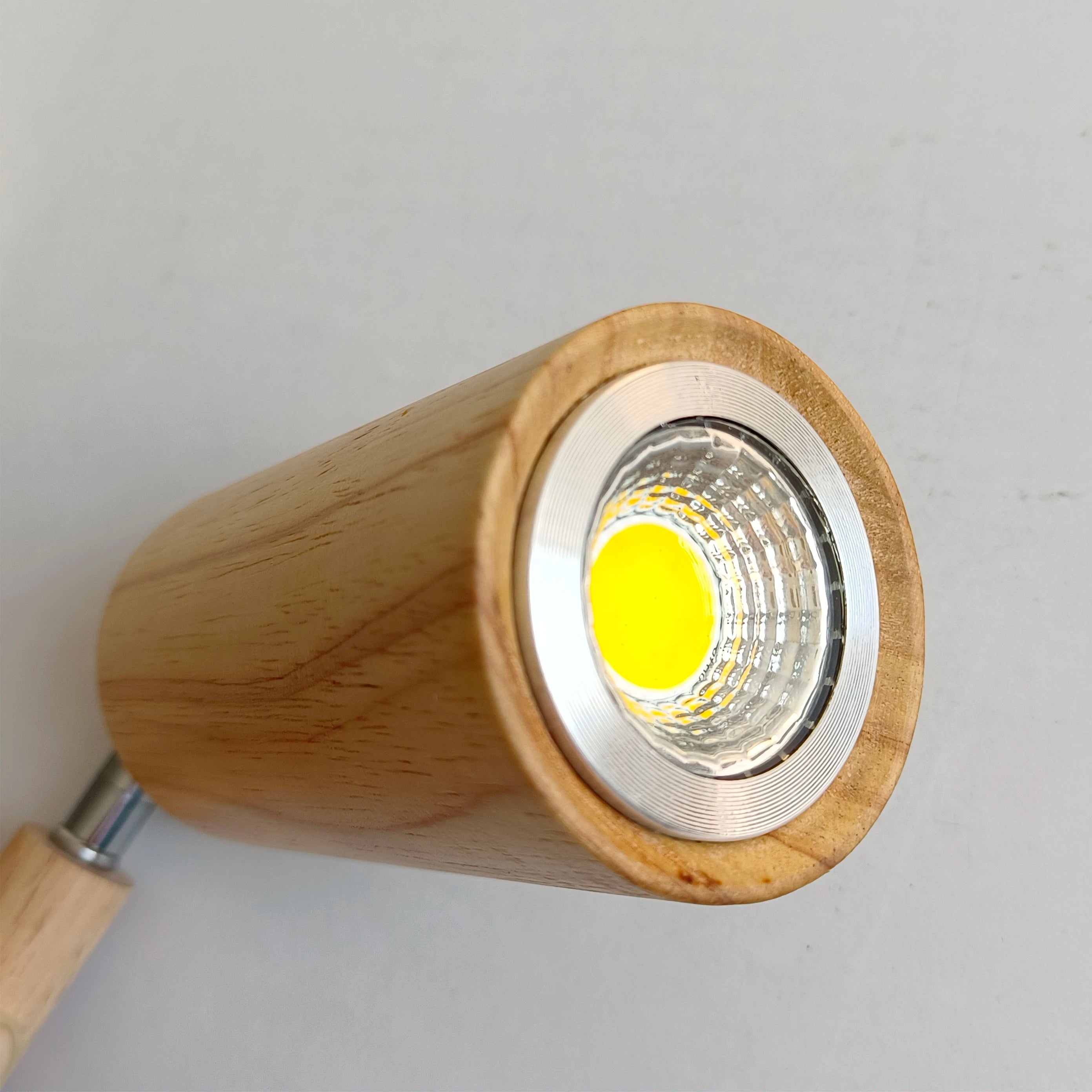 plafonnier led moderne en bois avec projecteur sur rail - vue 5 sur 10