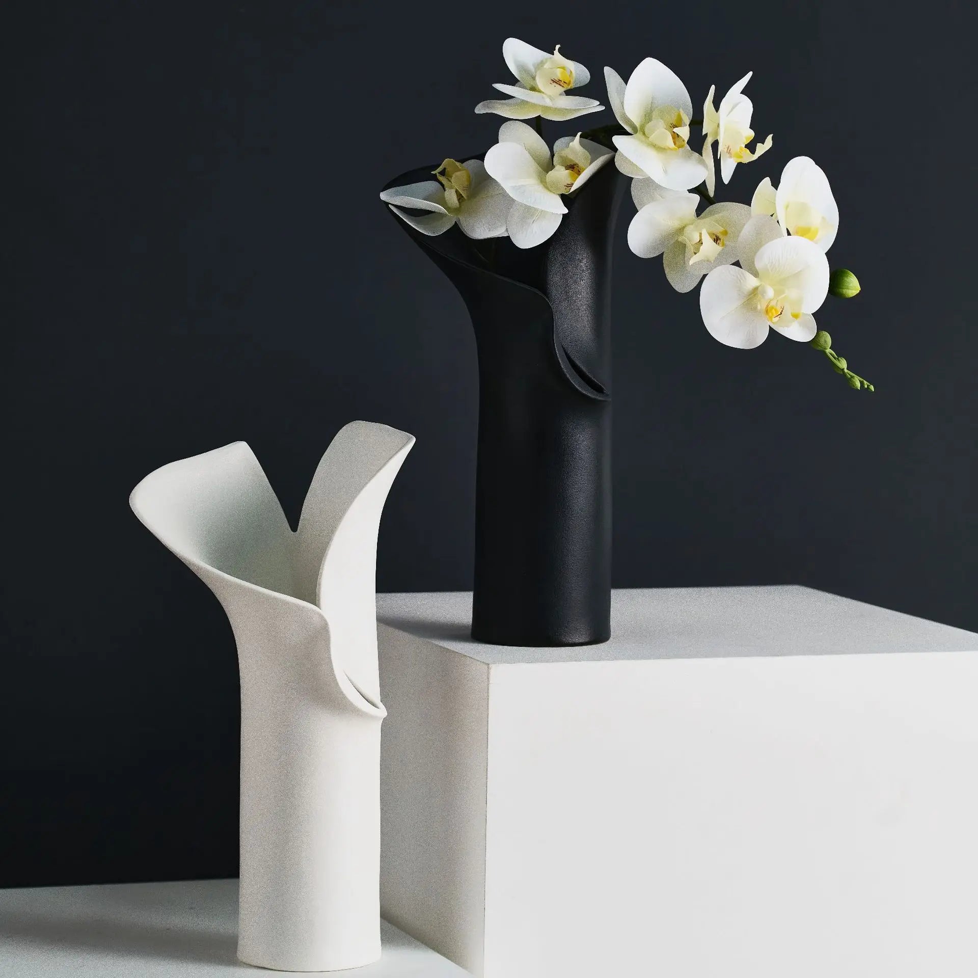 vase en céramique géométrique pour décoration et arrangements floraux - vue 3 sur 8