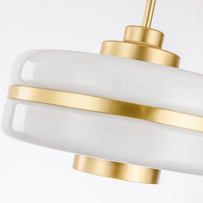 Suspension design nordique en or - vue 6 sur 10