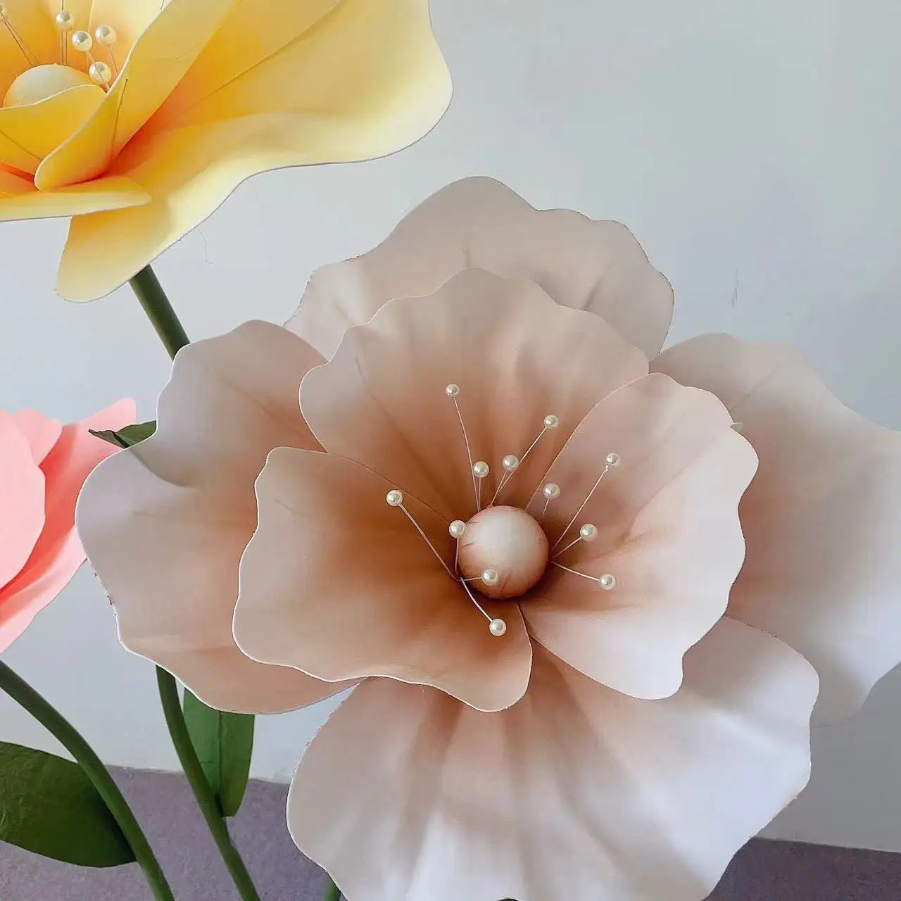 décoration mariage ensemble fleurs artificielles pavot géant pour scène - vue 4 sur 17