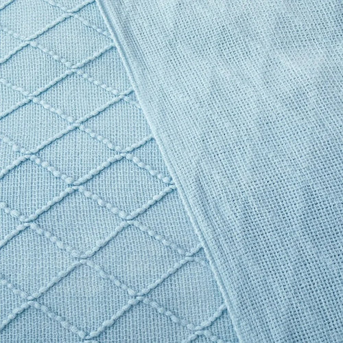 plaid tricoté jacquard à pompons motif carreaux - vue 4 sur 7
