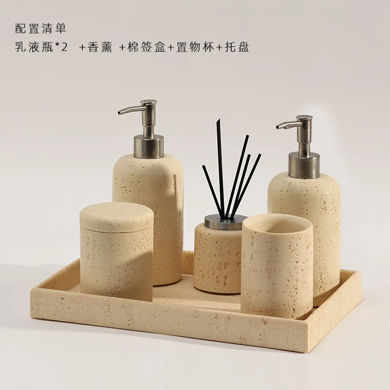 bouteille de désinfectant et accessoires de salle de bain luxe - vue 15 sur 19