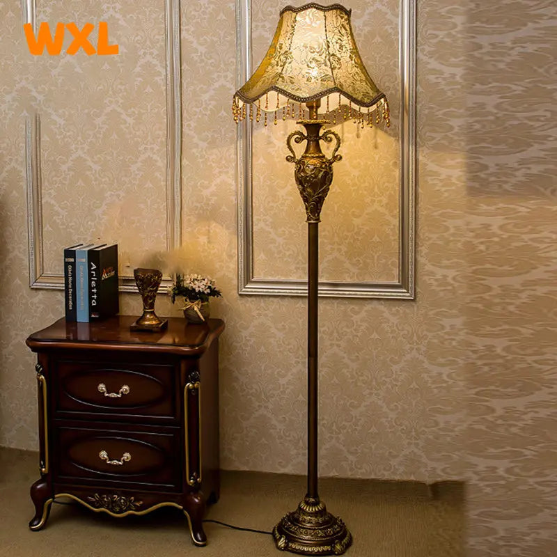 European LED Floor Lamp, Fabric, Rural Retro Living Room Lamp, Creative Vertical Table Lamp, Simple Study, Bedroom, Bedside Lamp - vue 3 sur 7