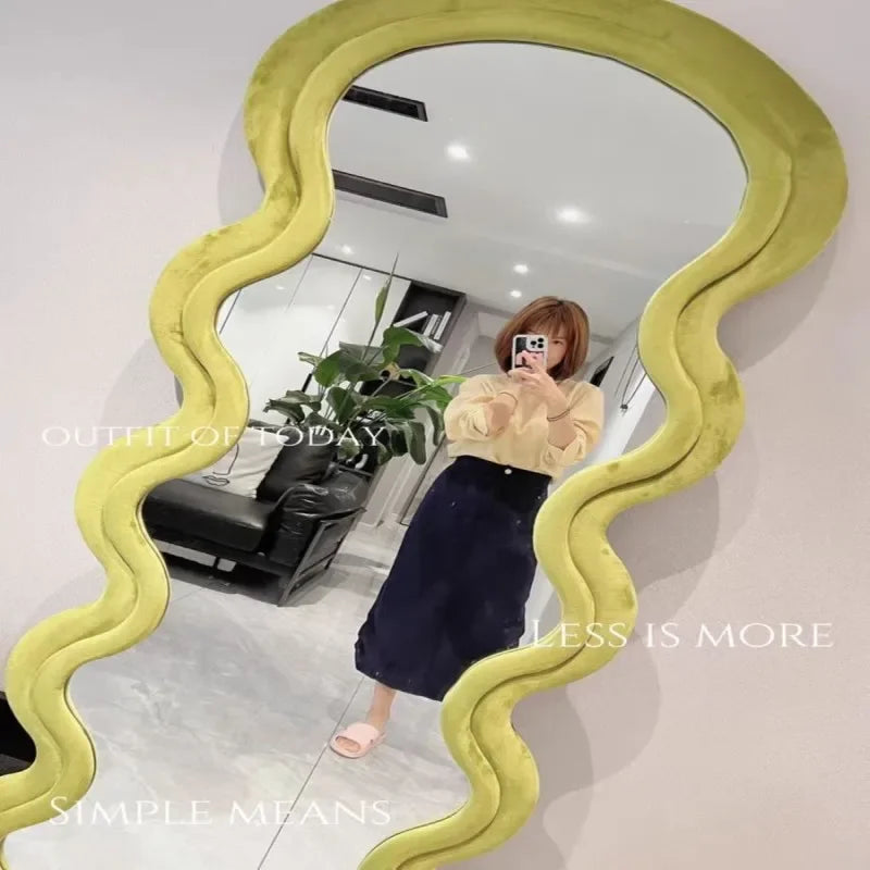 miroir ondulé design moderne pour un espace chic et funky - vue 11 sur 11