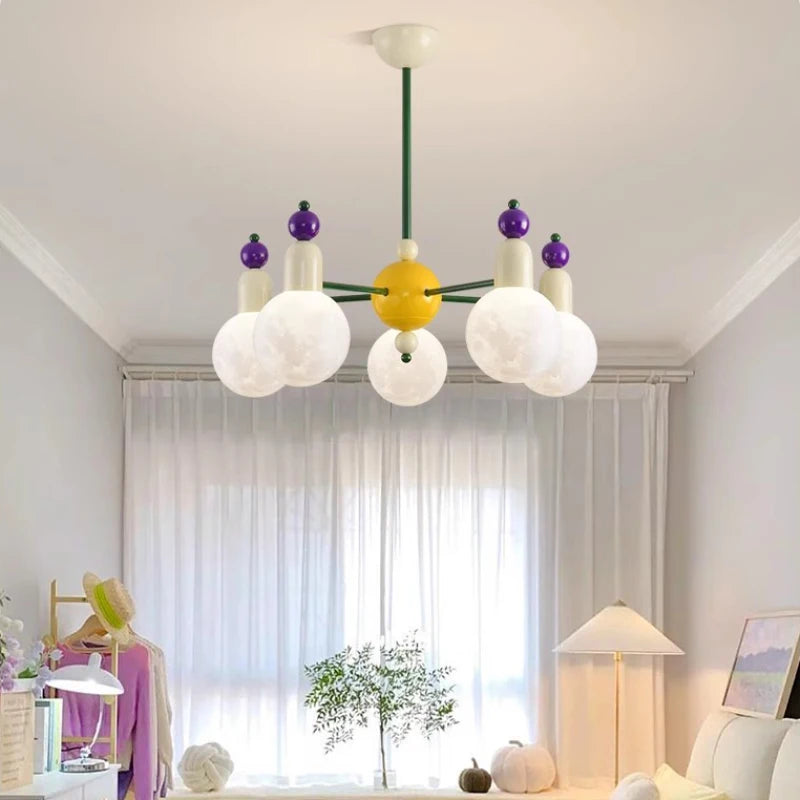 lustre moderne pour chambre d'enfants design nordique lumineux et coloré - vue 3 sur 12