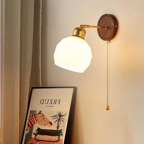 applique murale nordique en verre avec interrupteur décoratif en bois - vue 4 sur 7