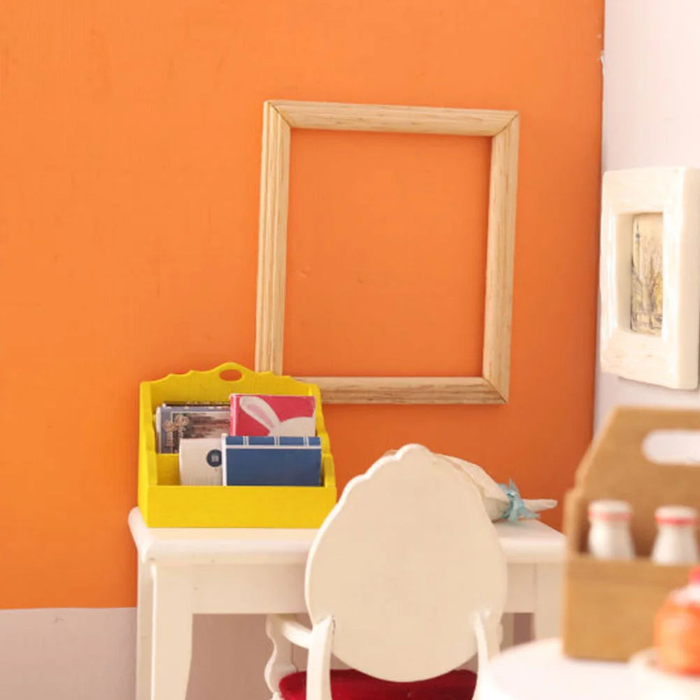 cadre photo miniature en bois pour maison de poupée décoratif - vue 3 sur 7