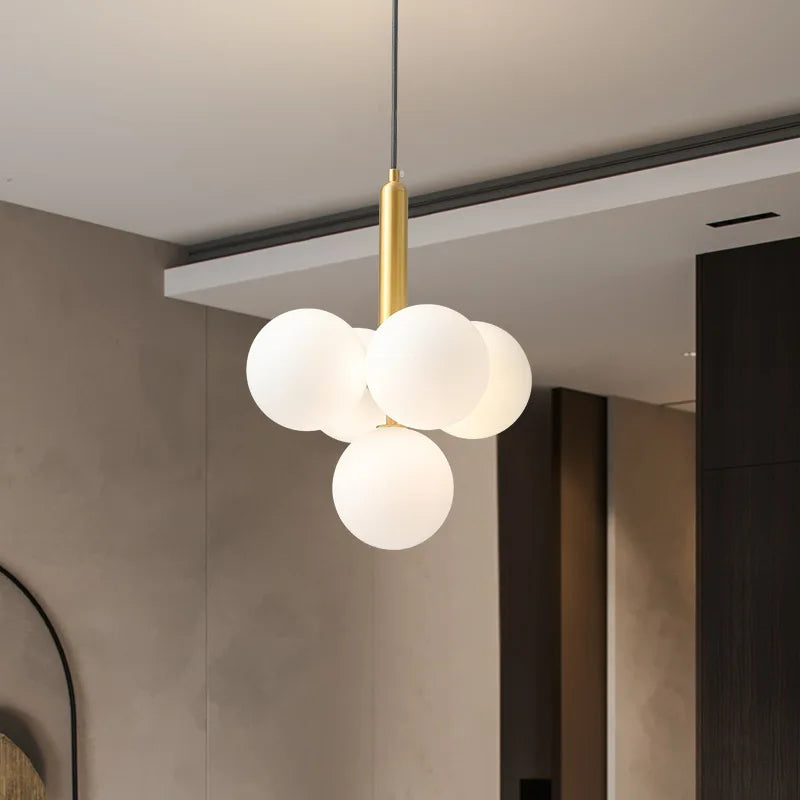 lustre en verre laiteux style nordique pour décoration intérieure - vue 3 sur 10