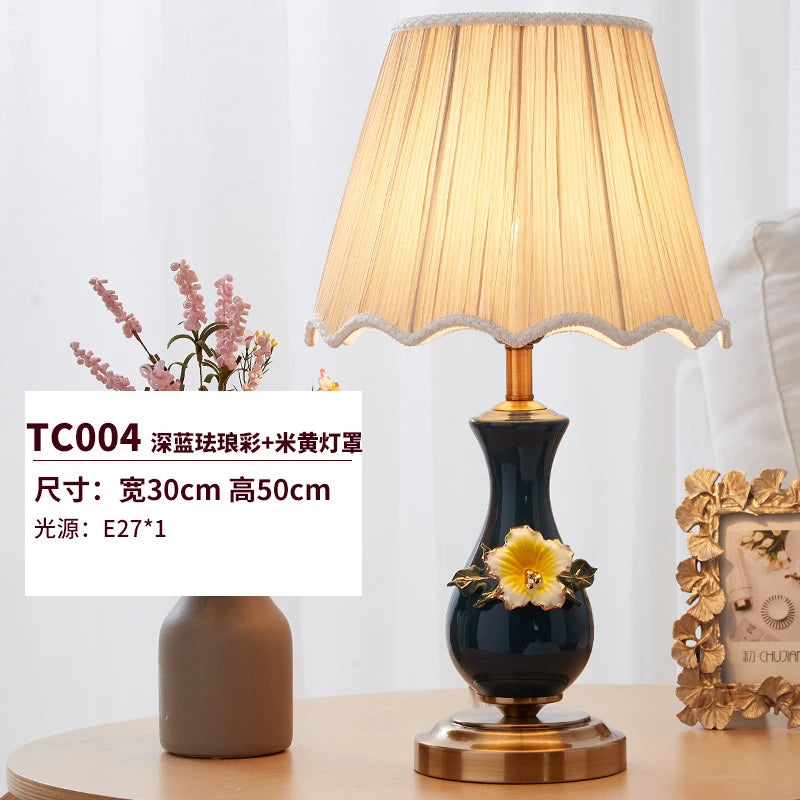 lampe à poser en céramique colorée pour décoration intérieure