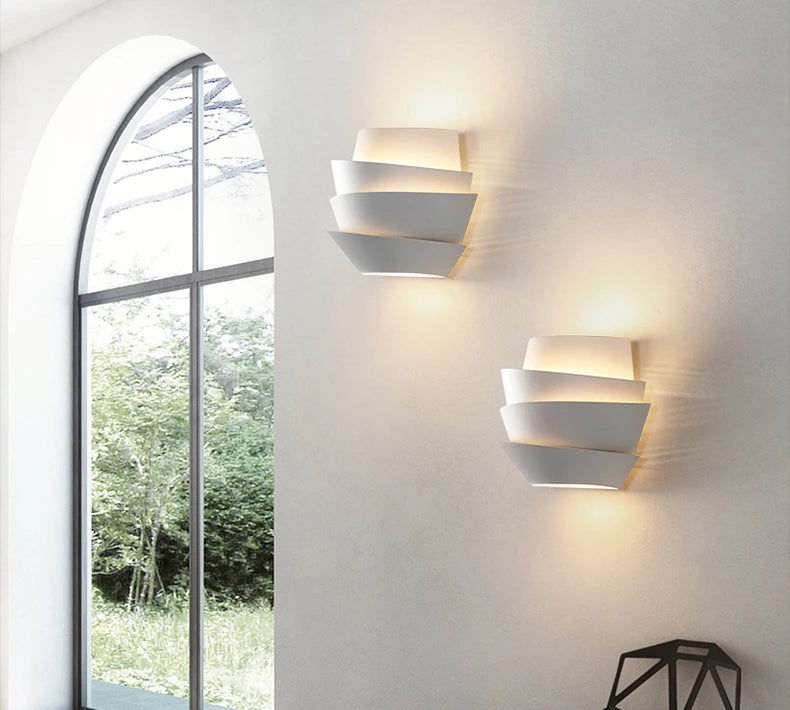 Applique murale LED en forme de pomme de pin en métal blanc - vue 6 sur 7