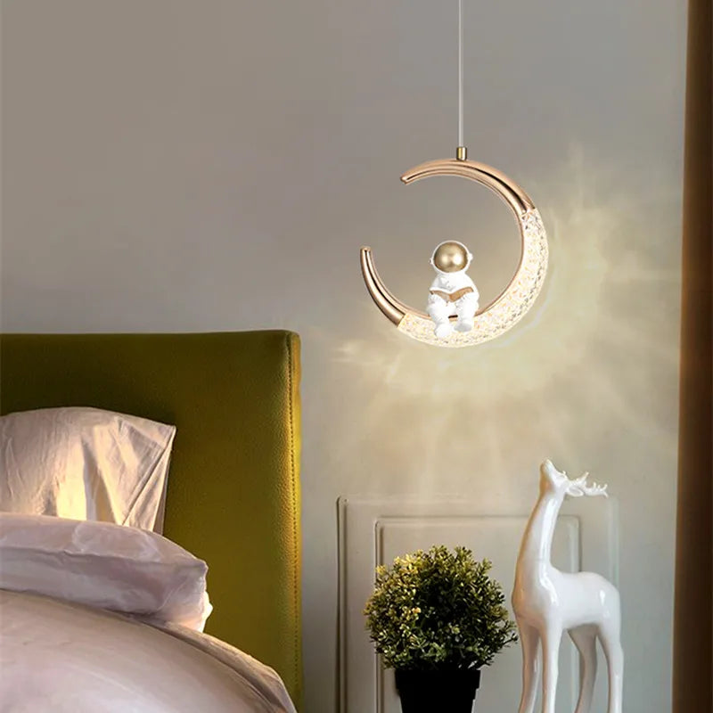 Chambre d'enfant lustre de chevet moderne minimaliste lumière de luxe dessin animé garçon fille chambre lune lampe astronaute petit lustre - vue 4 sur 8