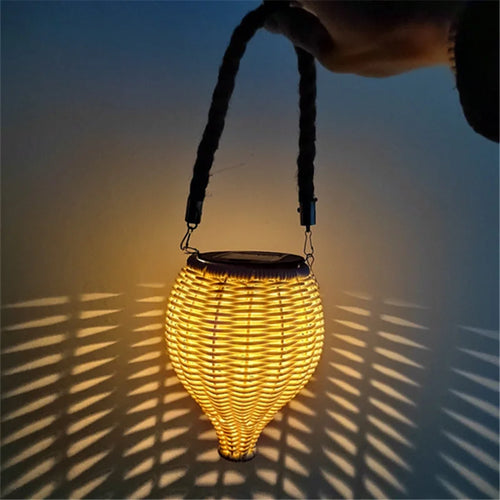 lanterne solaire en rotin pour ambiance extérieure créative - vue 12 sur 23