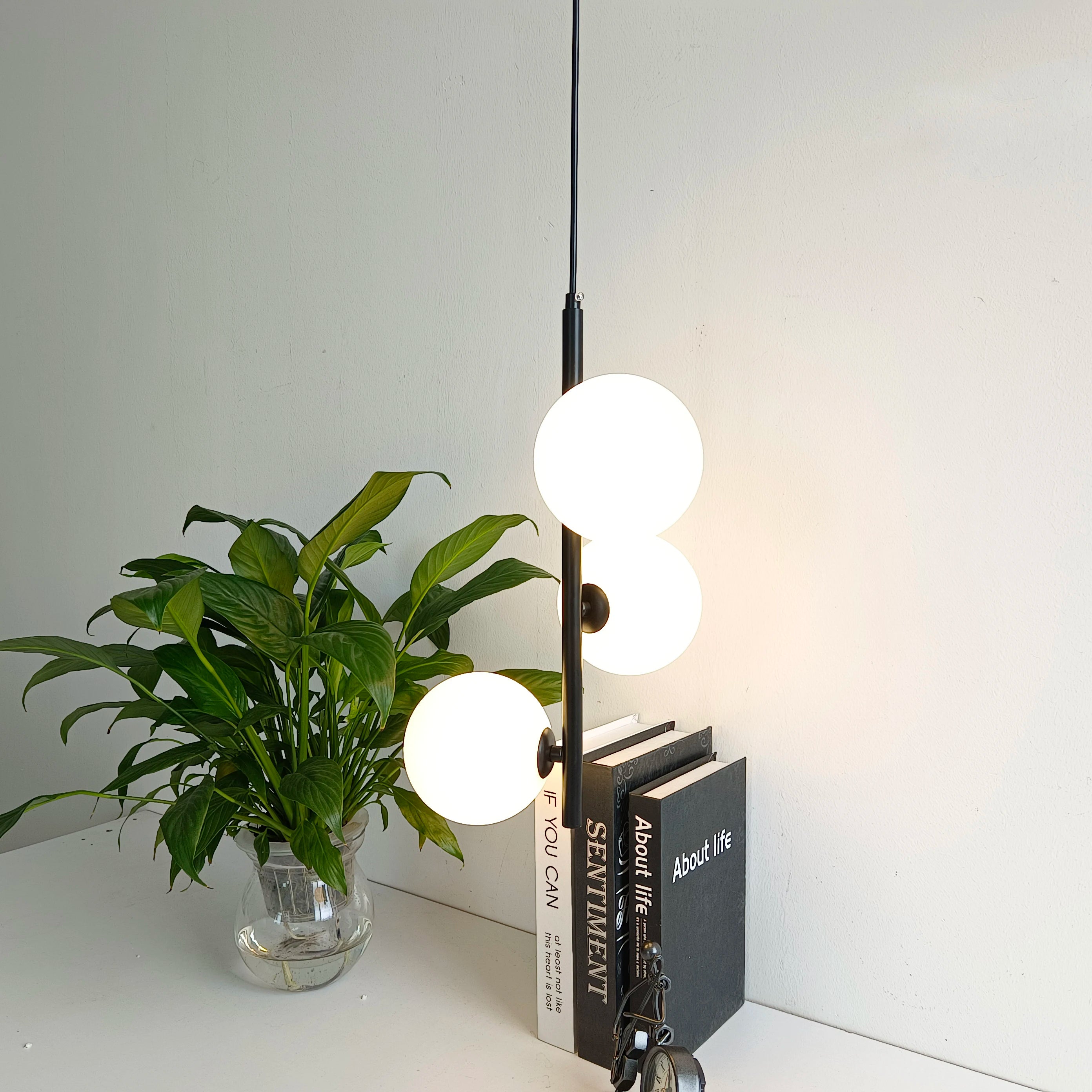 suspension moderne en verre et laiton noir design lumineux - vue 5 sur 10