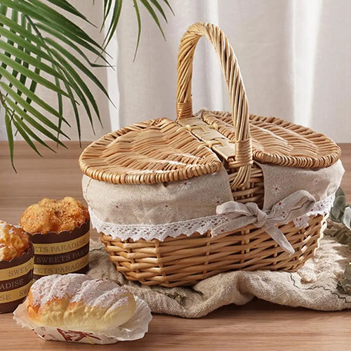 panier de pique-nique en osier avec poignée en main - vue 3 sur 8