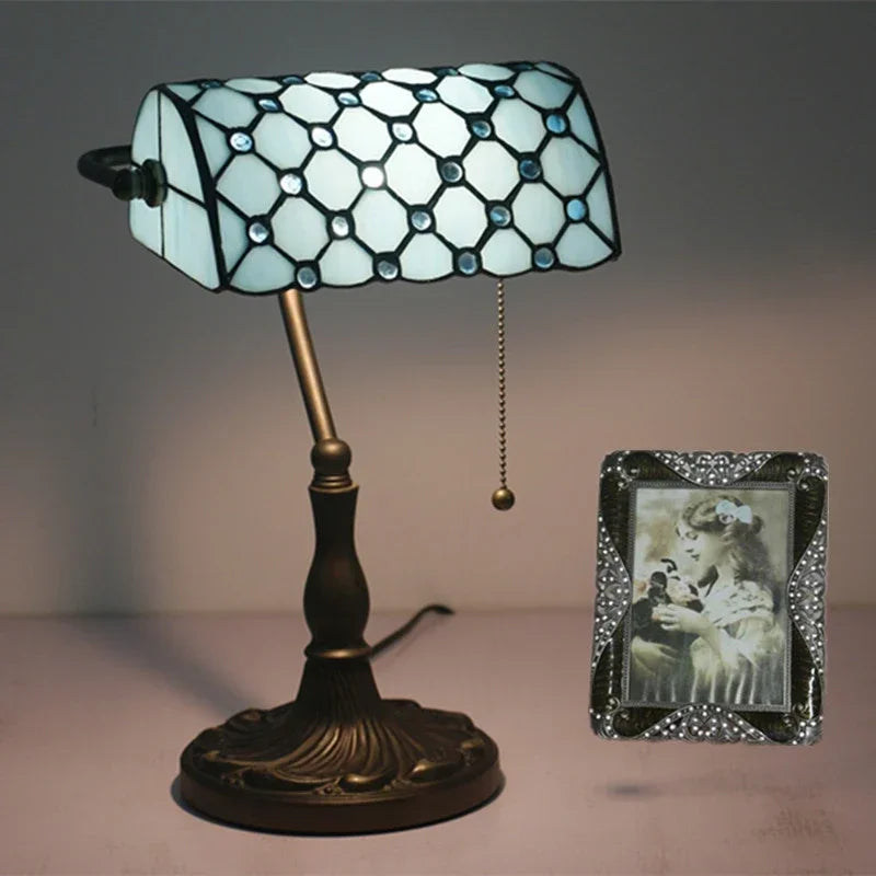 lampe de chevet vintage en vitrail pour décoration intérieure
