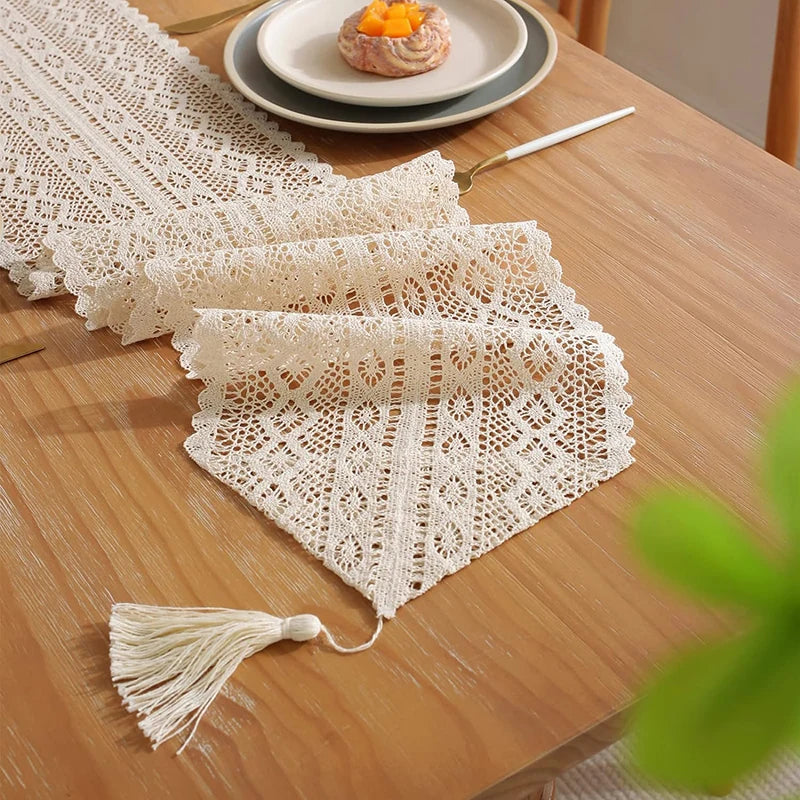 Chemin de table dentelle crochet bohème pompons beige - vue 4 sur 6