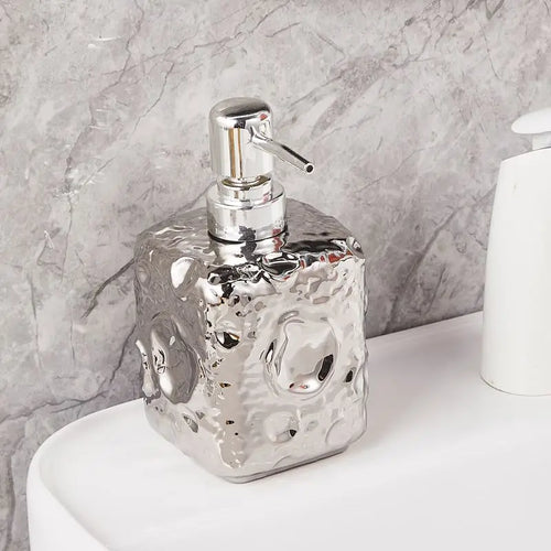bouteille en céramique dorée décor lune pour lotion - vue 9 sur 11