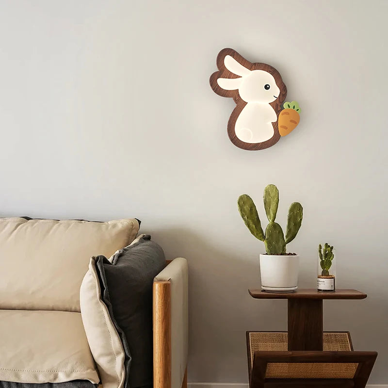lampe de chevet wabi-sabi japonaise avec base en bois et lapin dessiné pour enfants - vue 3 sur 12