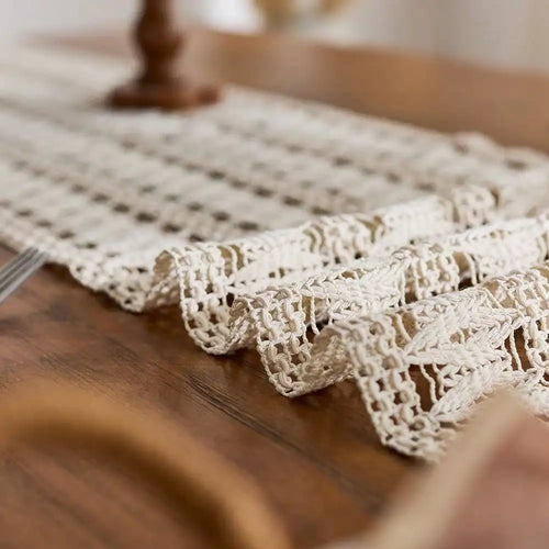 Chemin de table bohème beige à pompons géométriques - vue 7 sur 7