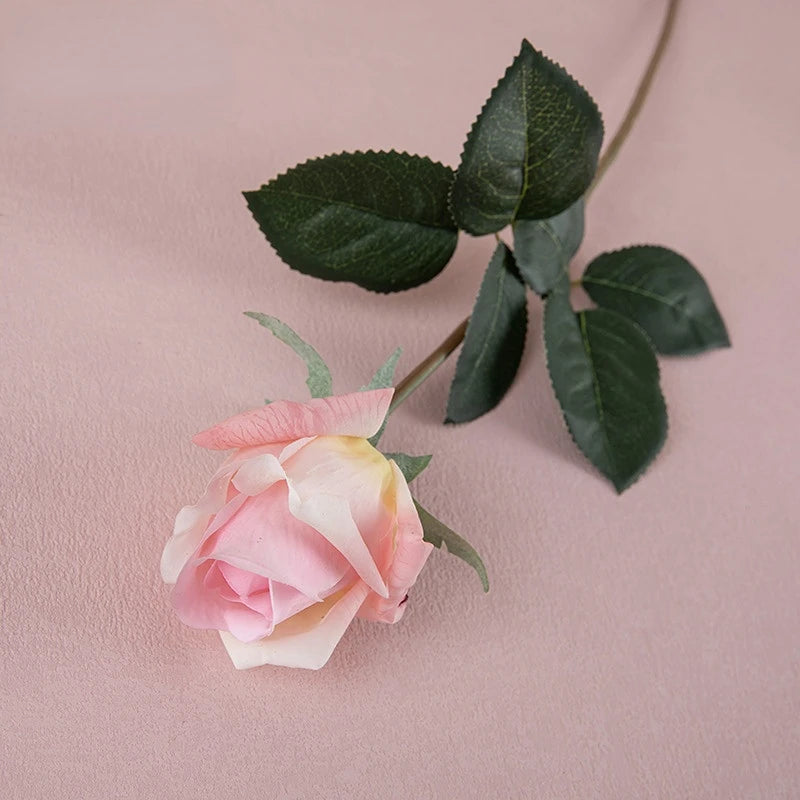 branche de roses en latex touché réaliste décoration pour bar et restaurant